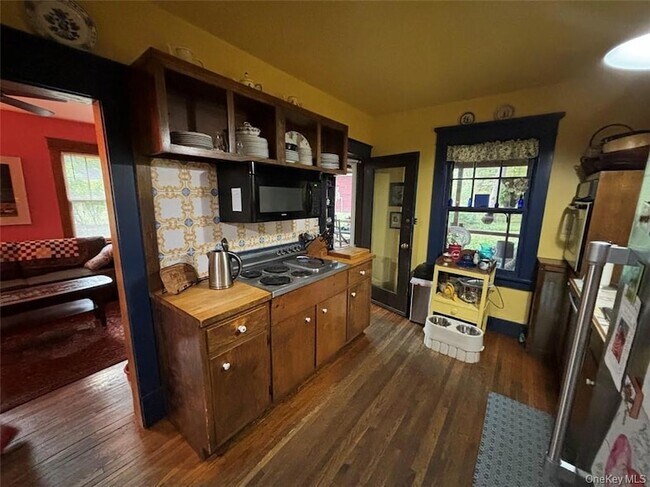 Foto del edificio - 123 Plains Rd