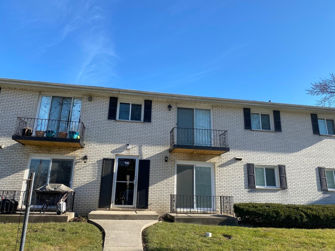 116 S Cooper Rd Unit 8, New Lenox, IL 60451 Condo for Rent in New