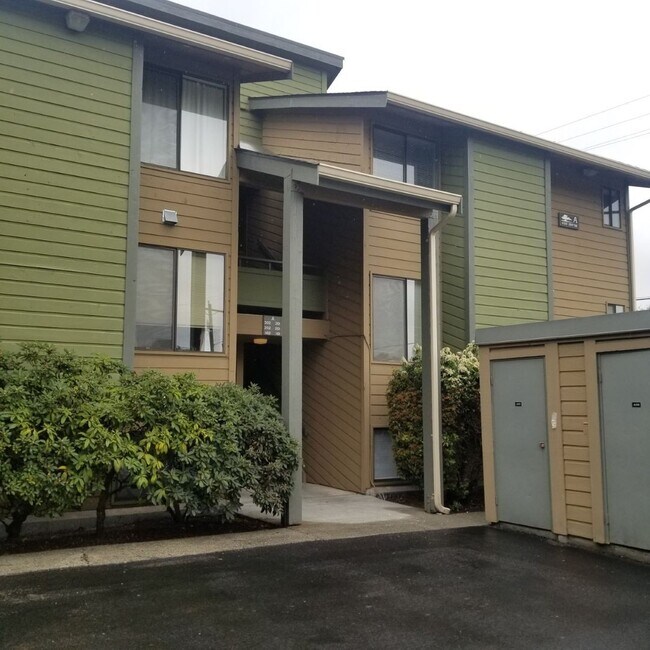 Foto del edificio - Ready for move in! Top Floor Condo with Fi...