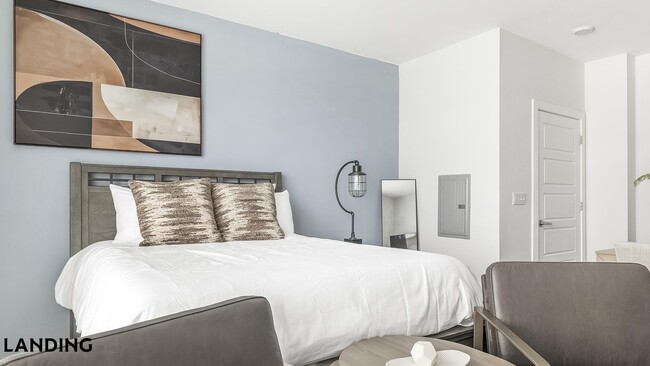 Building Photo - 302 13th St S