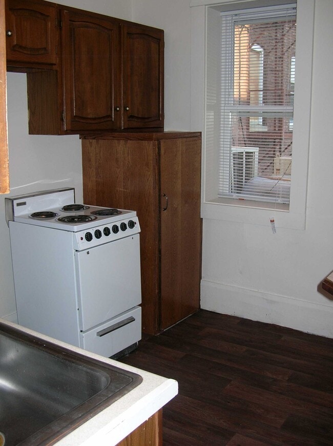 Kitchen - 118 N Michigan Ave