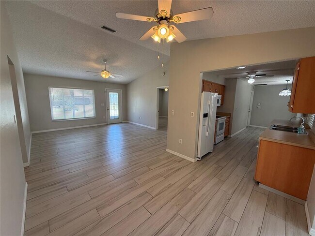 Foto del edificio - 20392 Andover Ave