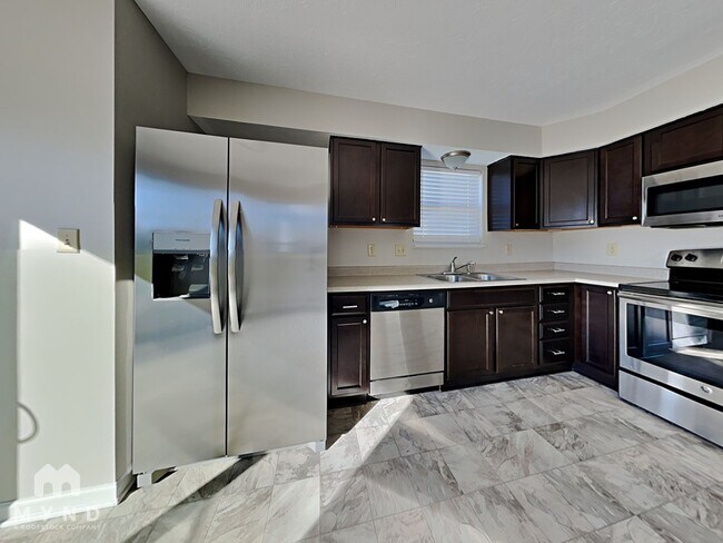 Foto del edificio - 2352 Rosewood Dr