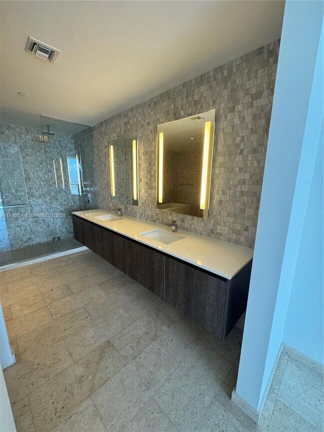 Foto del edificio - 88 SW 7th St