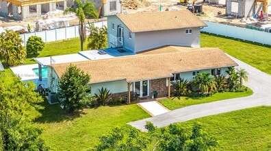 Building Photo - 19450 SW 125th Ave