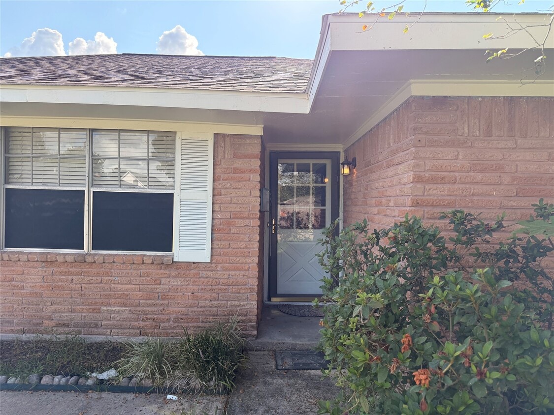 Building Photo - 4809 College Park Dr