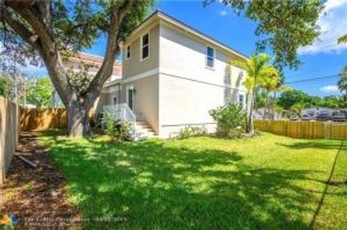 Foto del edificio - 2915 Woolbright Rd