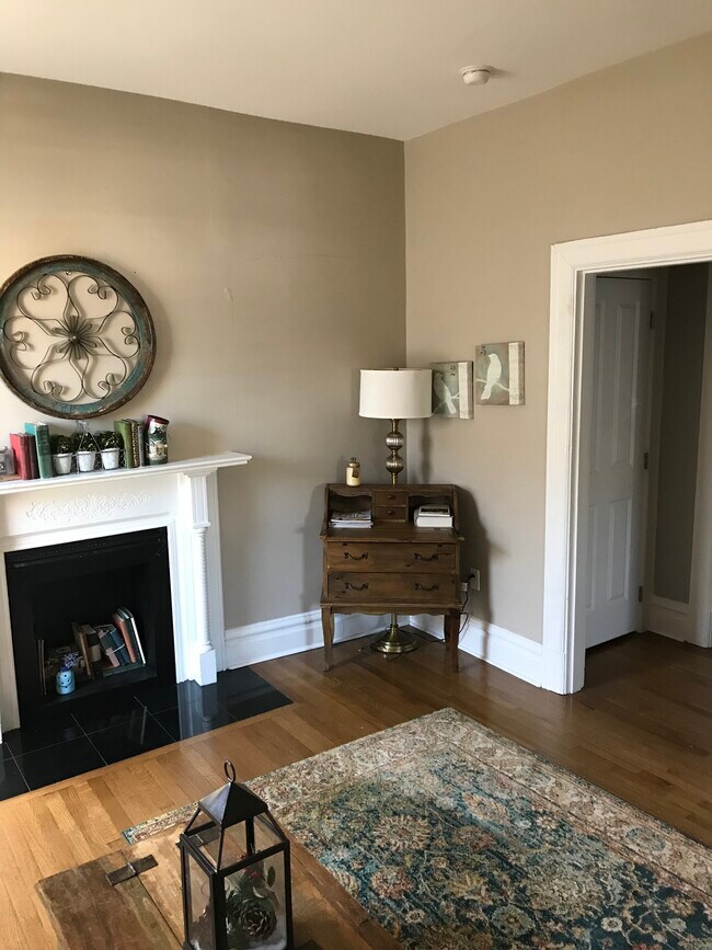 335 Thorn St Unit First Floor, Sewickley, PA 15143 Apartments in