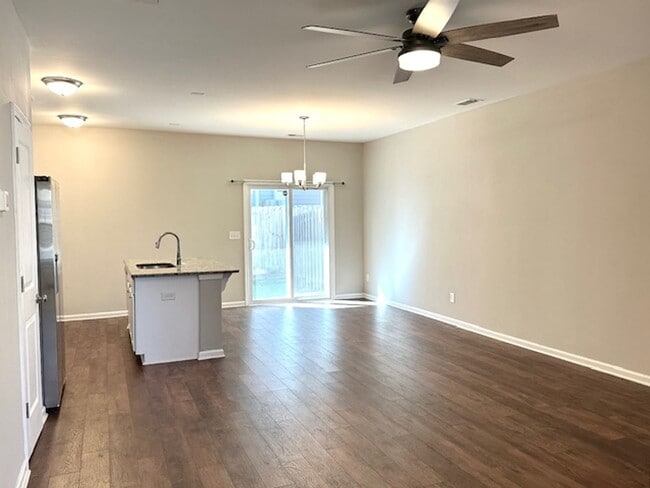 Building Photo - STYLISH & MODERN TOWNHOME IN HARBISON GROVE