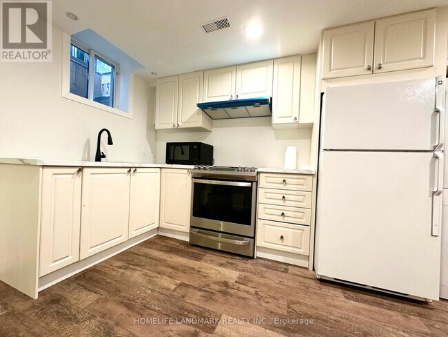 Building Photo - 21 Villandry Crescent