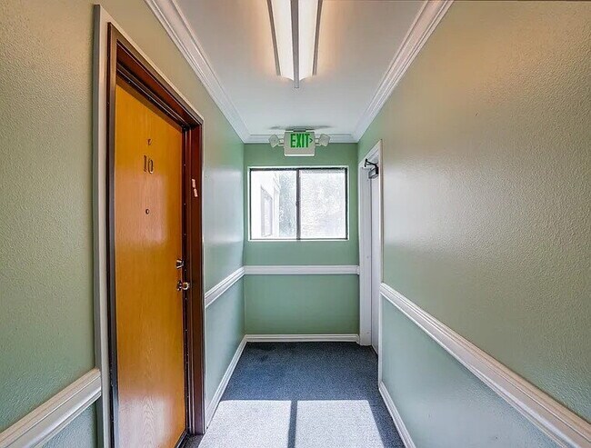 Foto del edificio - 14804 Magnolia Blvd