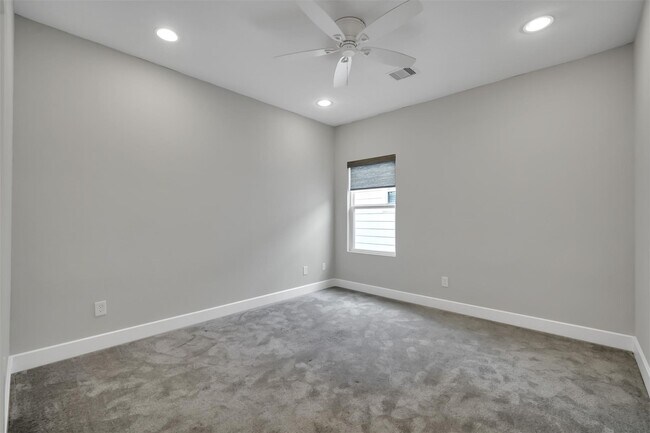 Foto del edificio - 2623 Hutchins St