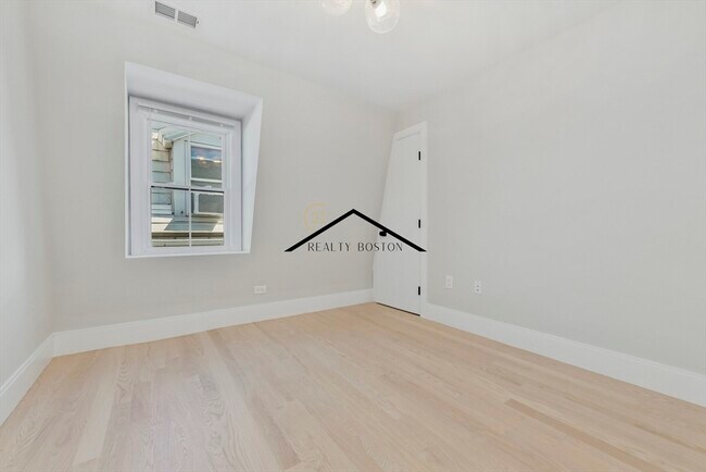 Building Photo - 226-228-228 Princeton St