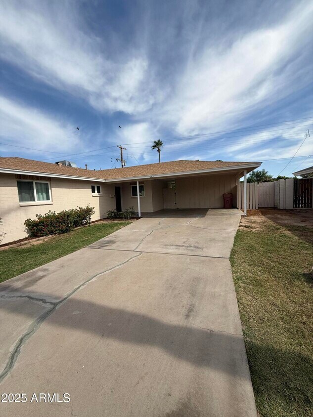 Foto principal - 6213 E Earll Dr