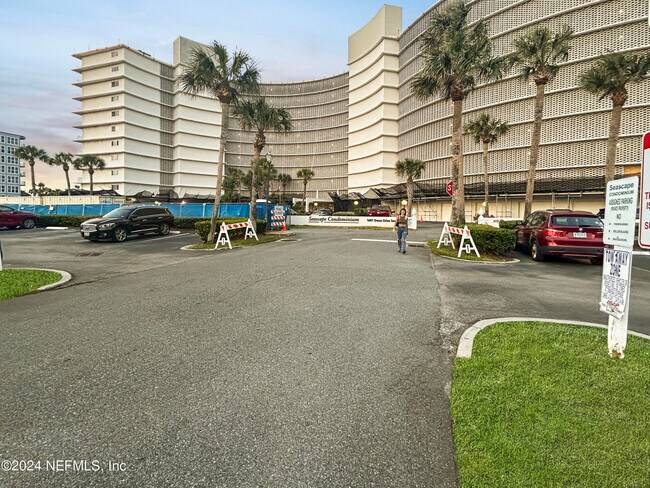 Building Photo - 1601 Ocean Dr S