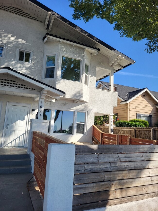 Building Photo - Lincoln Heights