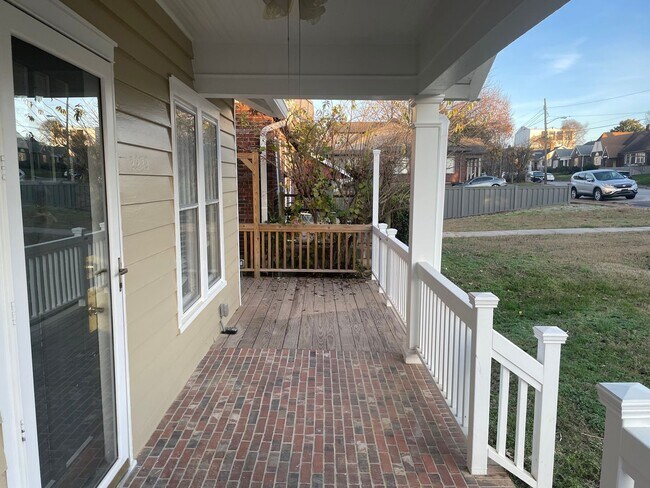 Foto del edificio - Historic Home 3BR / 2BA Detached Garage, W...