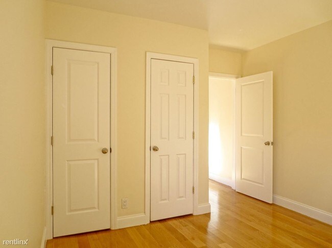 Foto del edificio - 3049 Crescent St