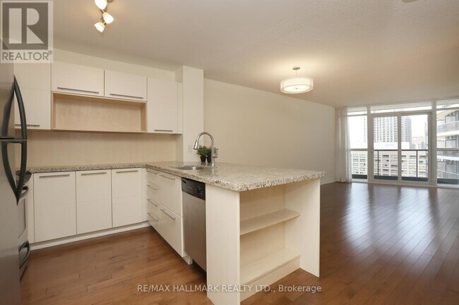 Building Photo - 25 Carlton St.