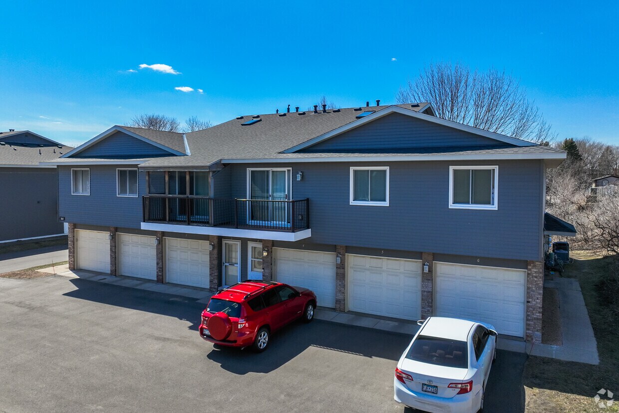 Primary Photo - 2063 N Park Dr