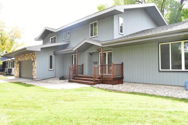 Foto del edificio - 1208 Oak St N