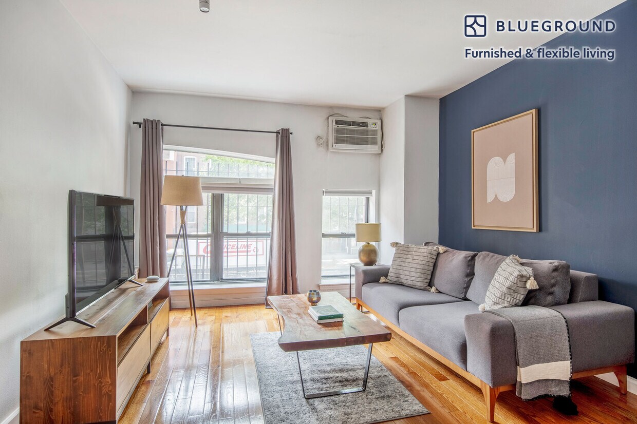 Foto principal - 220 W 14th St