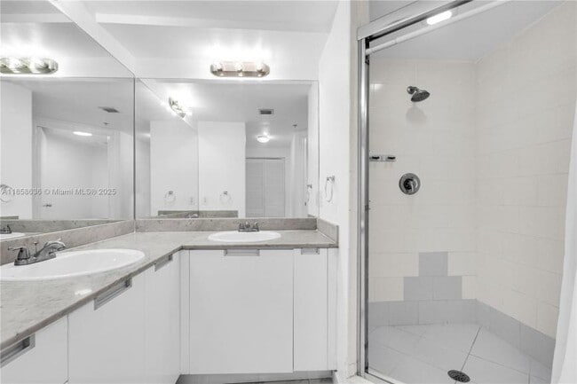 Building Photo - 2 bedroom in North Bay Village FL 33141