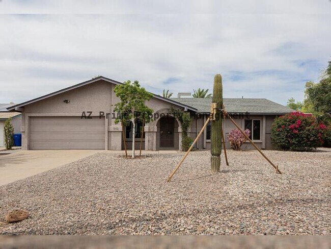 Building Photo - 542 W Pampa Ave