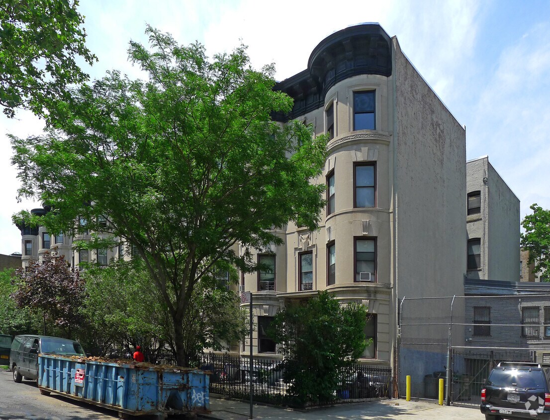 Primary Photo - 1119 Carroll St