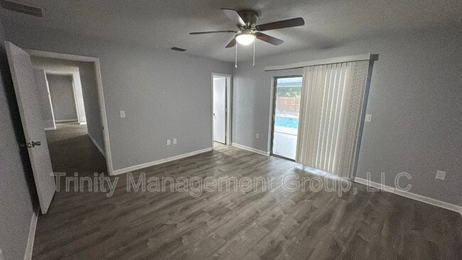 Foto del edificio - 12275 Linden Dr