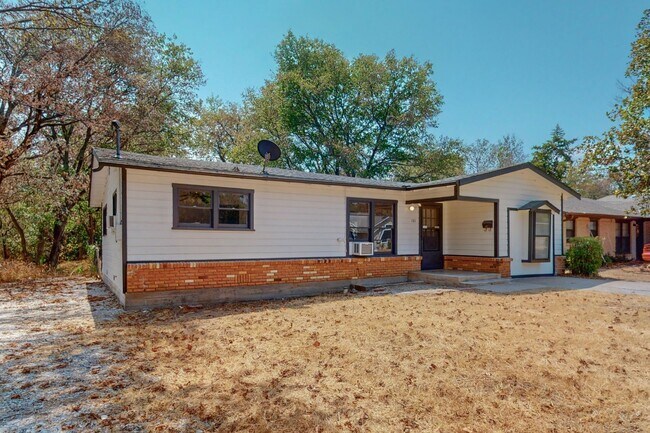Building Photo - Charming 3-Bed/1 Bath Home with Private Backyard for Lease