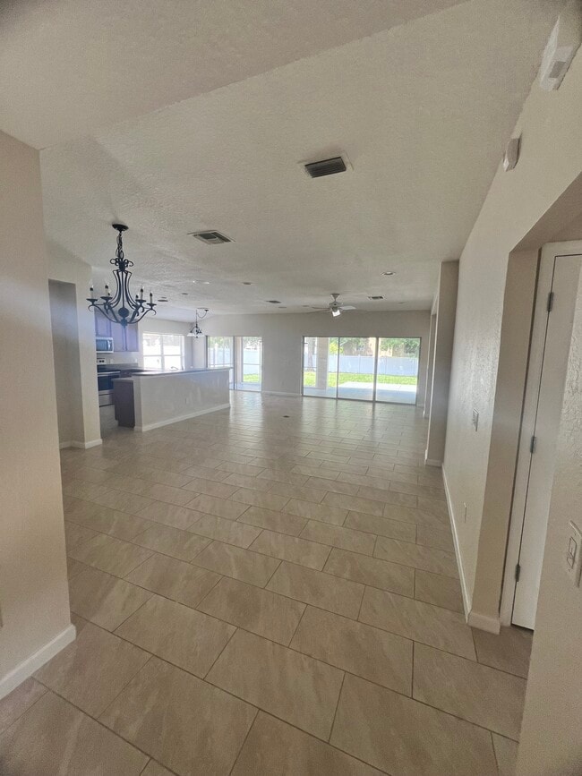 Building Photo - 4310 SW 57th Ave