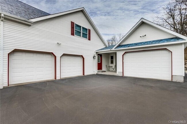 Building Photo - 6 Sycamore Ln