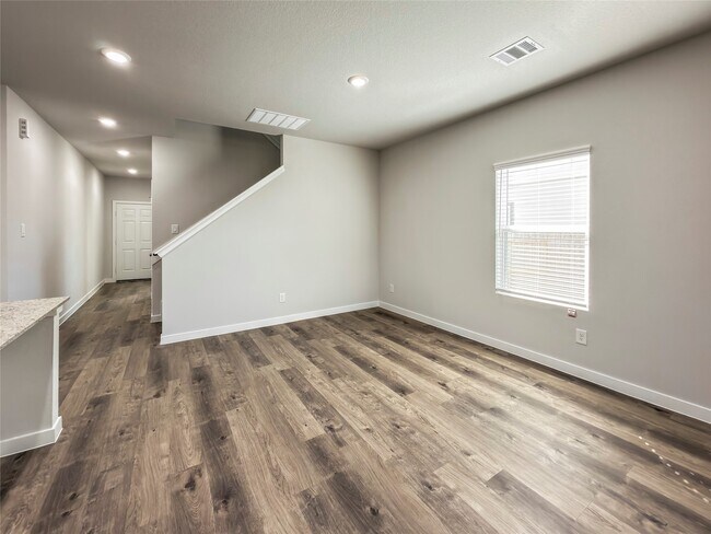 Building Photo - 436 Shoreview Dr