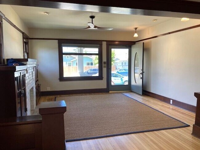 Foto del edificio - UPCOMING-Charming Belmont Heights Bungalow 2 bed/ 1.5 bath