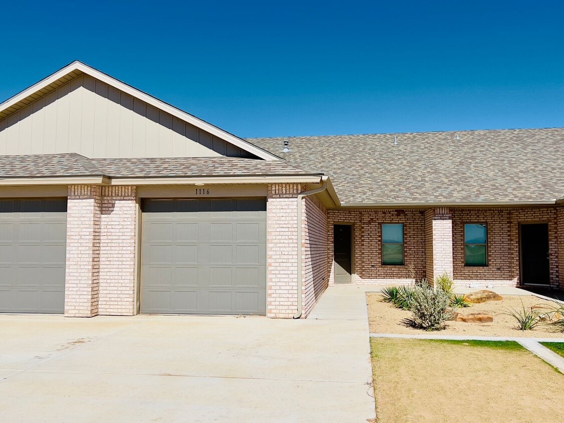 Primary Photo - Charming 2 Bedroom, 2 Bathroom Townhome in...