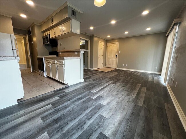 Foto del edificio - 2750 Holly Hall St