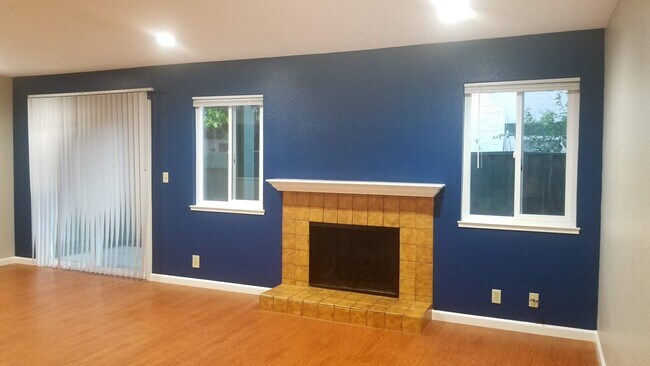 Building Photo - 393 Englert Ct