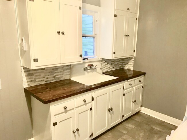Kitchen - 1515 N Ross Ave