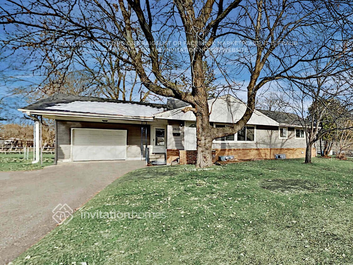 Primary Photo - 3612 Commodore Dr