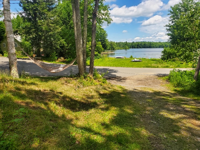 Building Photo - 300 Camelot Shore Dr