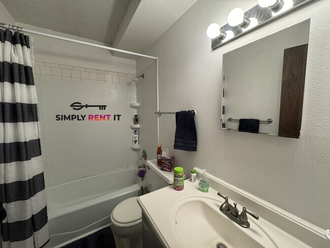 Foto del edificio - Downtown 2 Bedroom near Bandshell Park