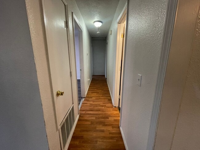 Building Photo - Available Now 3 bedroom 2 full bathroom in...