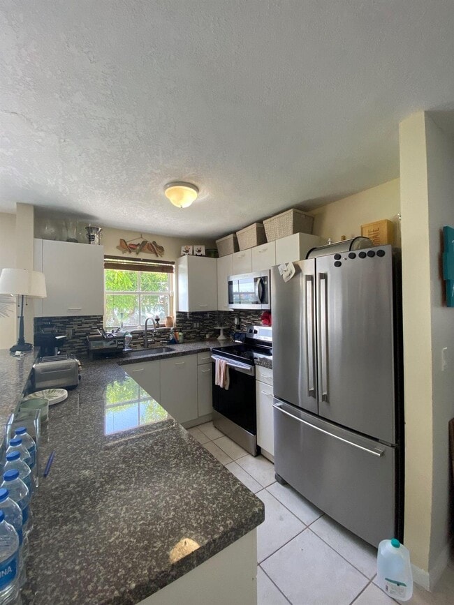 Building Photo - 6723 Bayfront Dr