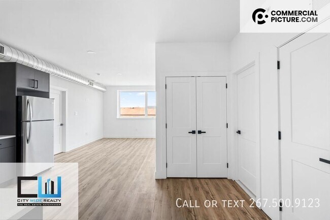 Building Photo - Absolutely Gorgeous Newly Renovated Apartm...