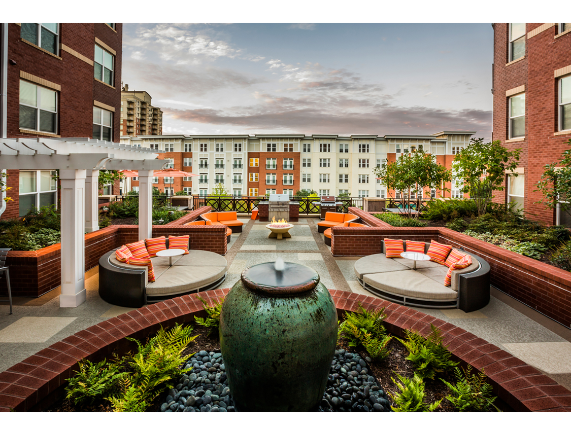 Outdoor Social Area - The Point at Dunn Loring