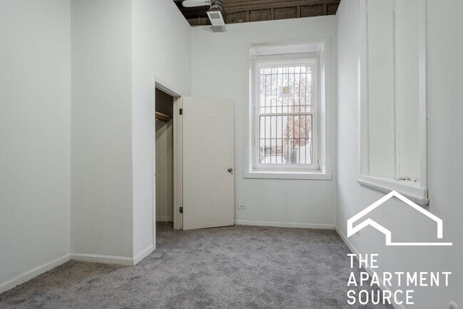 Building Photo - 4 bedroom in Chicago IL 60647