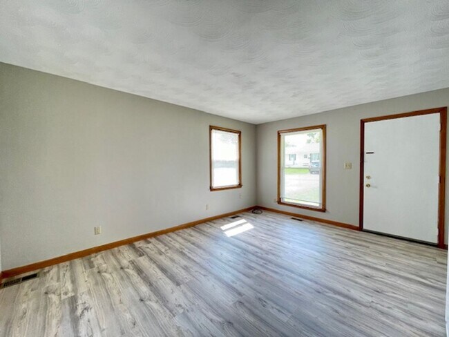 Foto del edificio - ASHLAND  - PERFECT One Bedroom Available!