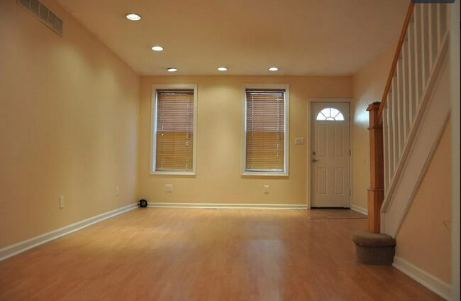 Building Photo - Single Family House For Rent - Port Richmond