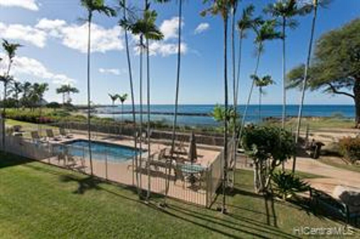 Building Photo - Makaha Surfside